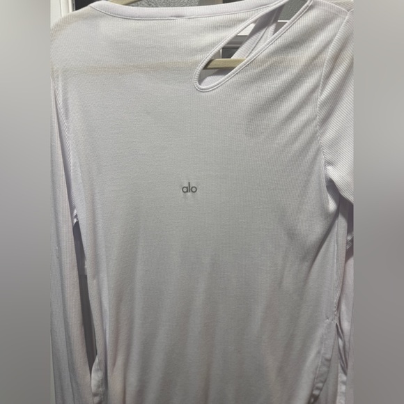 Alo Peak Cutout Long Sleeve T-Shirt in White - Picture 9 of 9